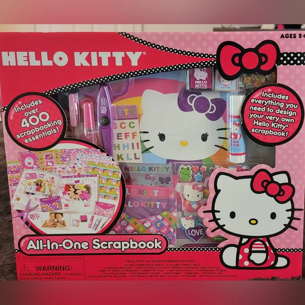 Hello Kitty All-In-One Scrapbook - Picture 8 of 8